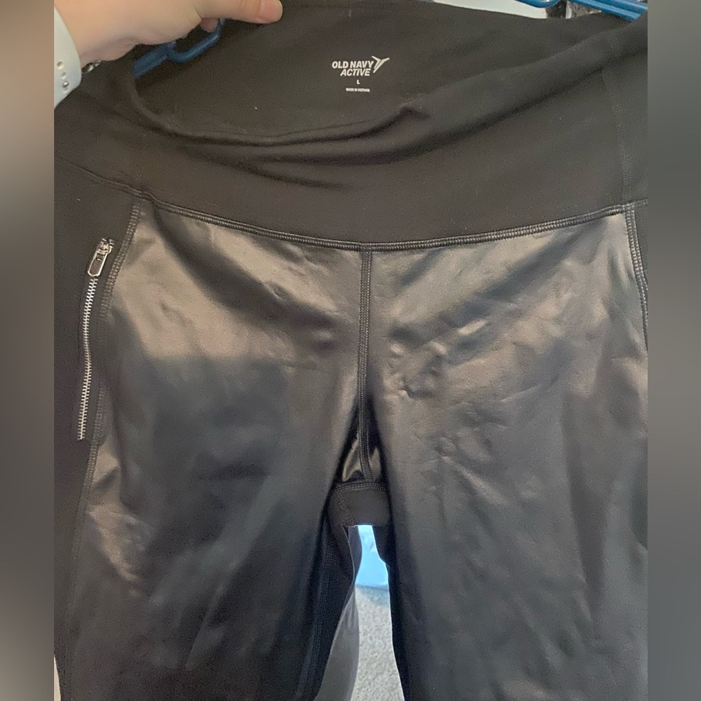 Never worn- old navy active pants